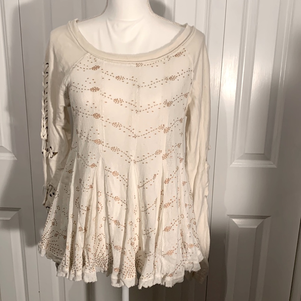 Free People Romantic collection size L gorgeous top with laces up sleeves